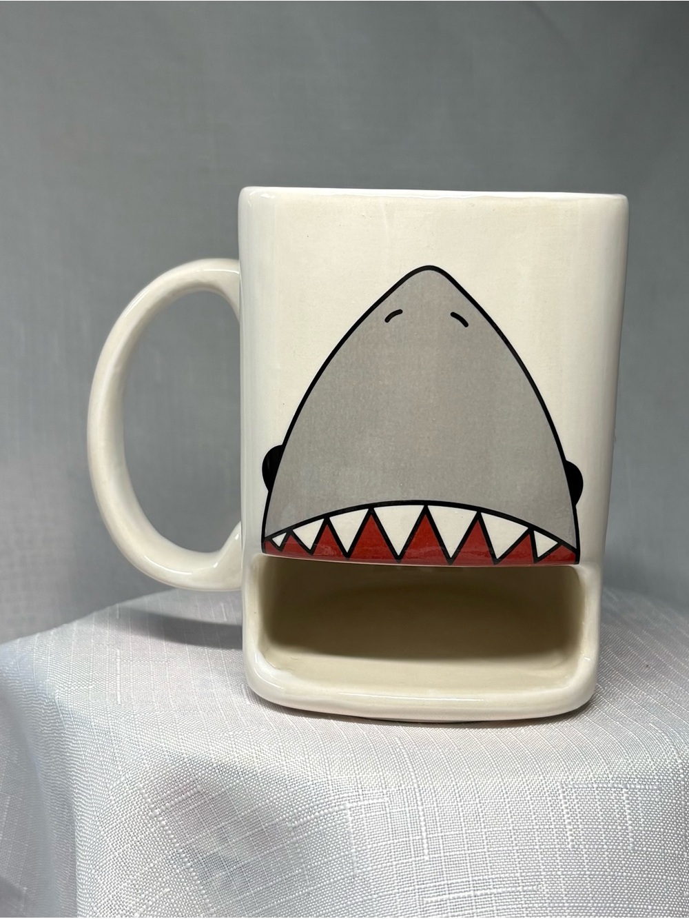 Lenny Mud Ceramic Shark Mug with Snack Slot - White/Gray